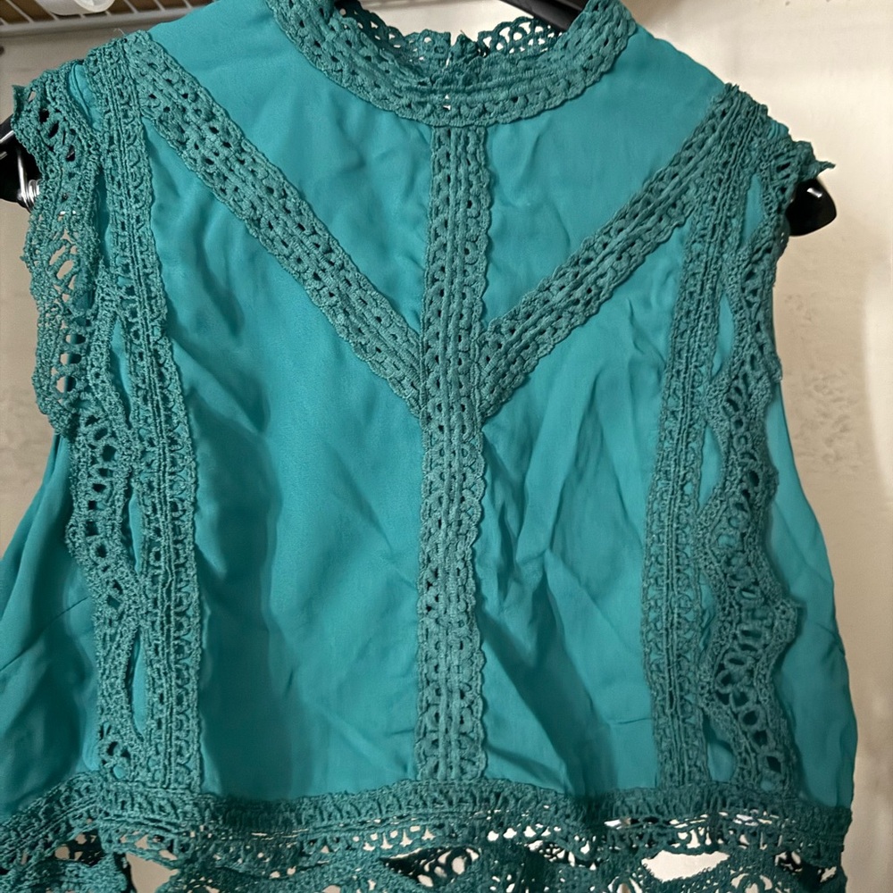 Teal Lace Sleeveless Top